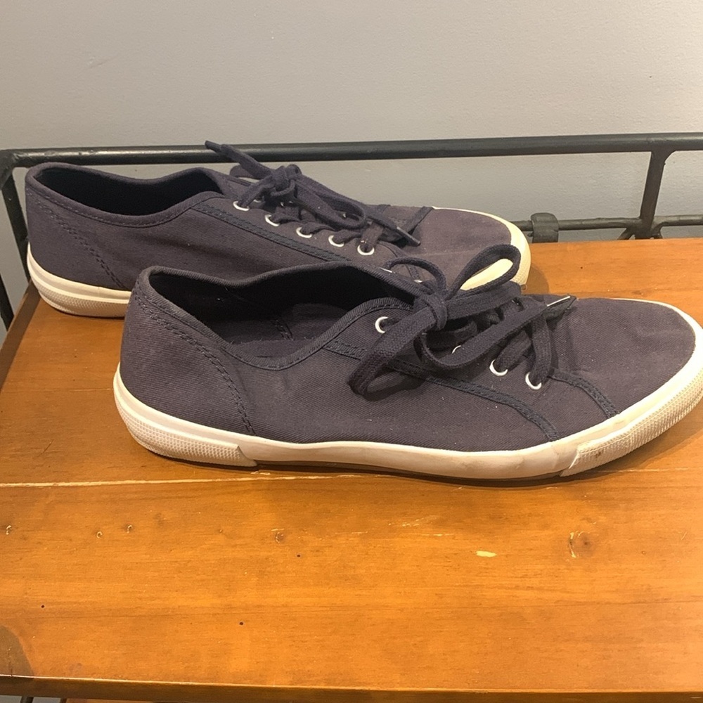 ⭐️ 5 for 20$! ⭐️ Old Navy Canvas Sneakers in Navy Blue and White - Picture 3 of 7